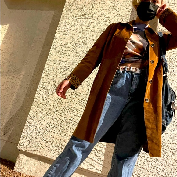 Brown suede jacket with cheetah print lining - Picture 4 of 5